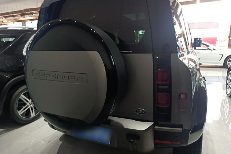 Used Land Rover Defender 2025 110 3.0T P400 – Dynamic HSE Rear