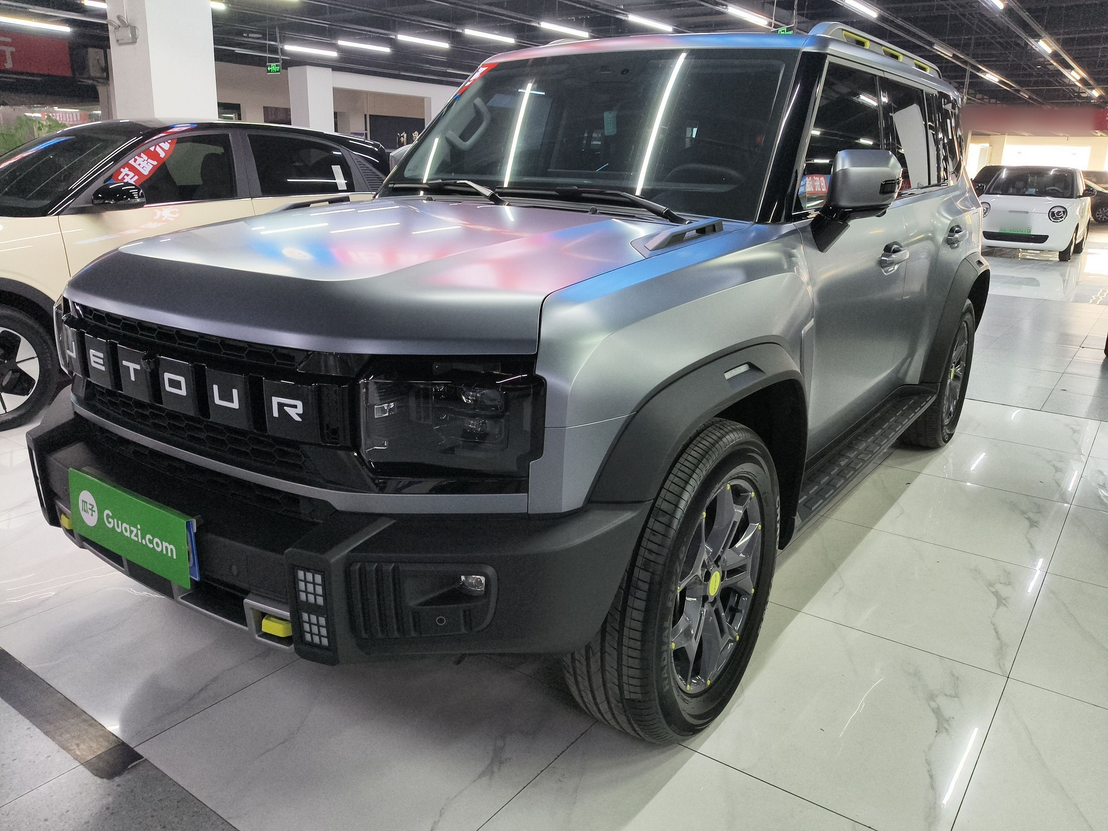 Под передней частью автомобиля
