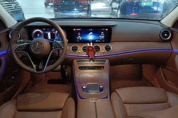Used Mercedes-Benz E-Class 2022 Updated E 260 L Center Console