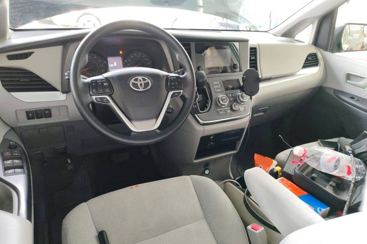 Used Toyota Sienna 2016 3.5L Two-Wheel Drive 7-Seater Parallel Import