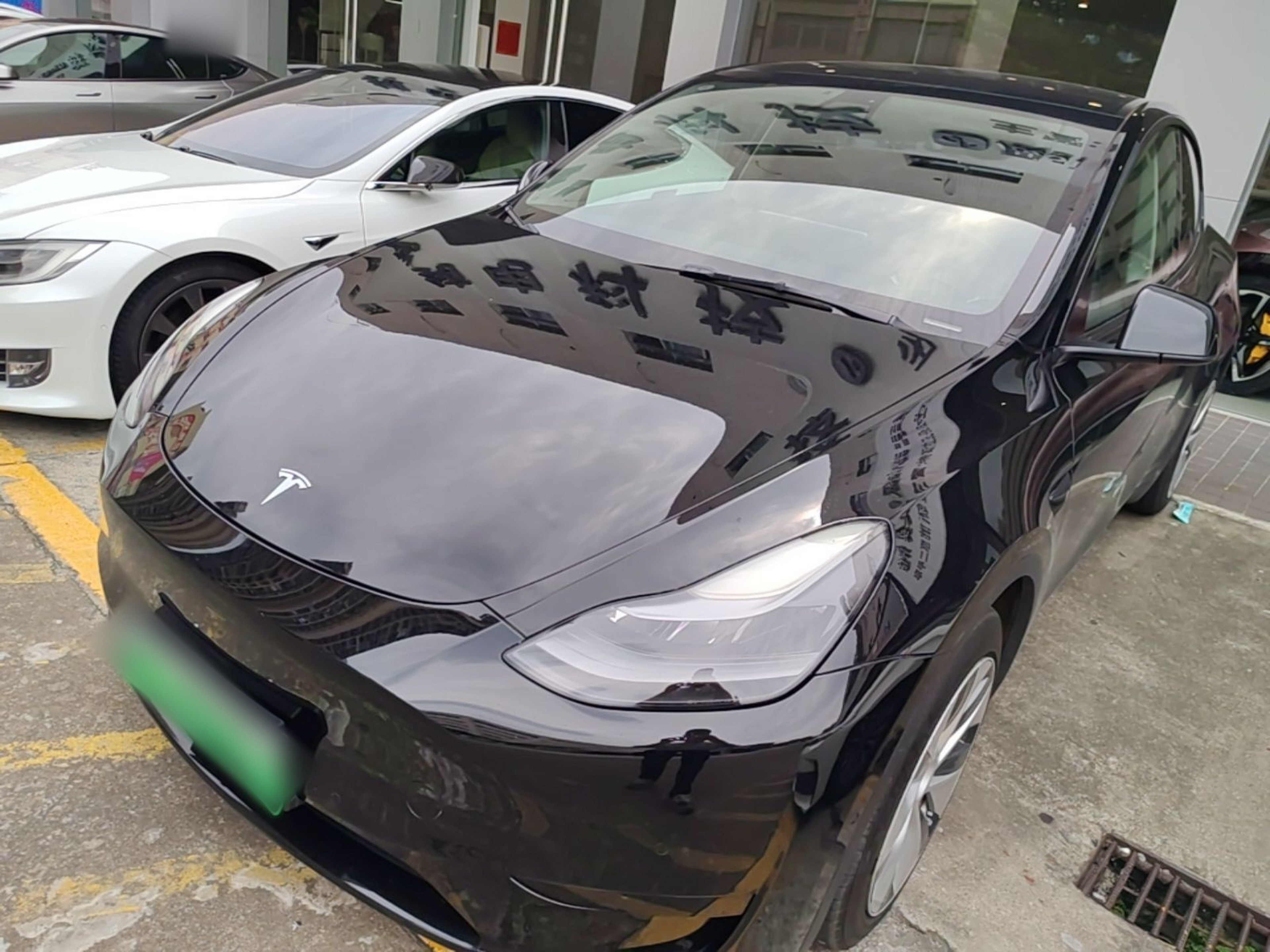 Unter der Vorderseite des Autos