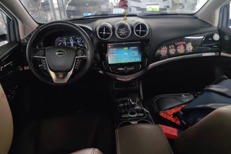 Used BYD Tang New Energy 2015 2.0T Four-Wheel-Drive Flagship Model Center Console