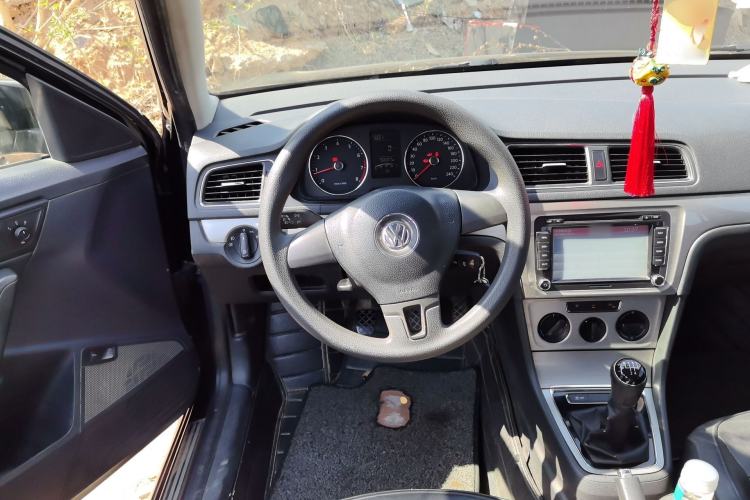 Used Volkswagen Lavida 2013 Revised Classic 1.6L Manual Fashion Edition Steering Wheel
