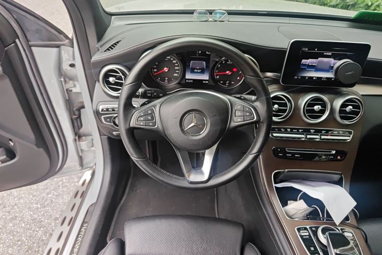 Used Mercedes-Benz GLC 2016 GLC 300 4MATIC Dynamic Model Steering Wheel