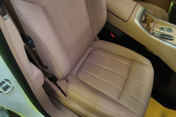 Used ONVO Luxeed L90 2025 Model—Max Six-Seater Version Right Front Seat