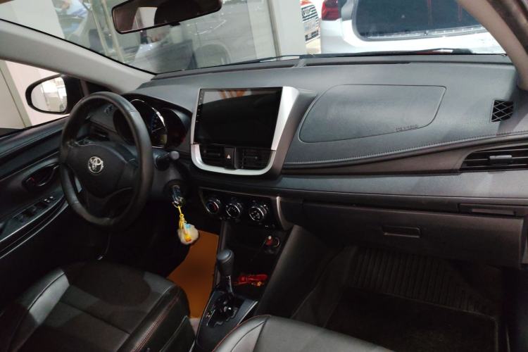 Used Toyota YARiS L Zhi Xuan 2016 Revised 1.5E CVT Charming Edition Center Console