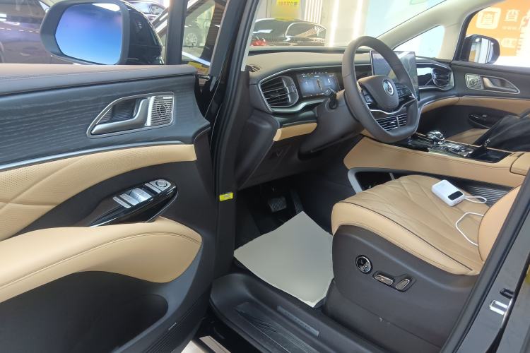 Used Denza D9 2024 DM-i 980 Four-Wheel Drive Flagship Model
