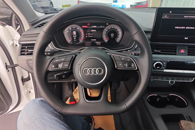 Used Audi A4L 2022 40 TFSI Luxury Dynamic Model Steering Wheel