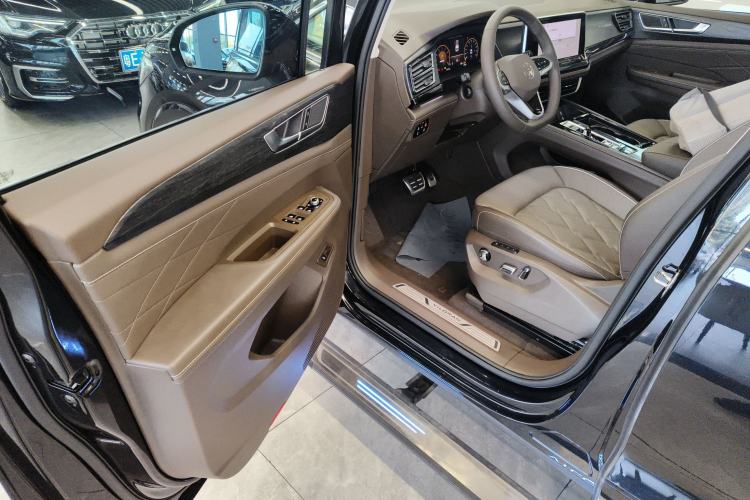 Used Volkswagen Viloran 2024 380TSI Premium Edition