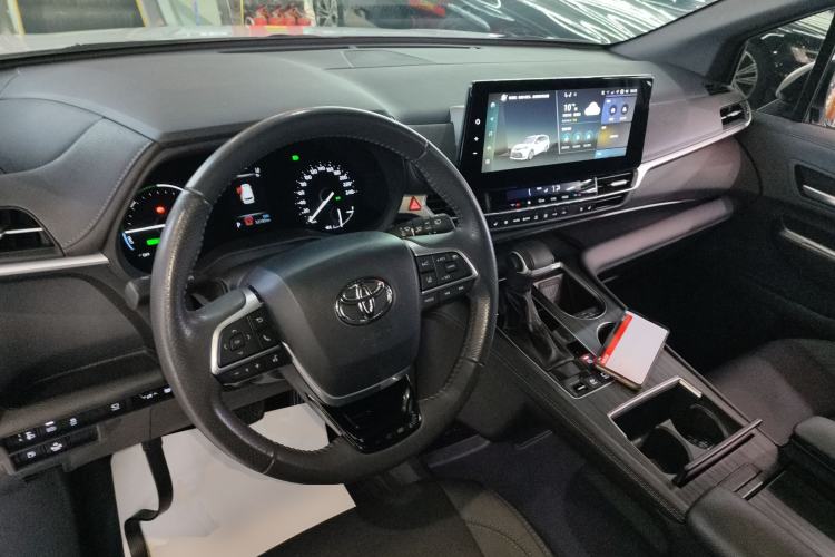 Used Toyota SIENNA 2024 2.5L Hybrid Four-Wheel Drive Prestige Edition Center Console