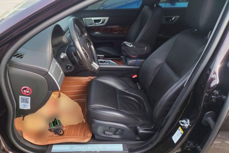 Used Jaguar XF 2015 XF 2.0T Luxury Edition Left Front Seat