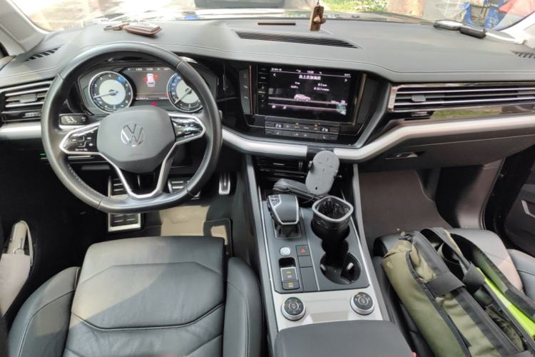 Used Volkswagen Touareg 2021 2.0 TSI Flagship Special Edition Center Console