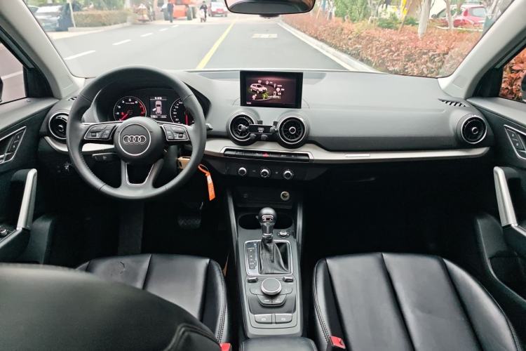 Used Audi Q2L 2021 35 TFSI Progressive Dynamic Edition Center Console