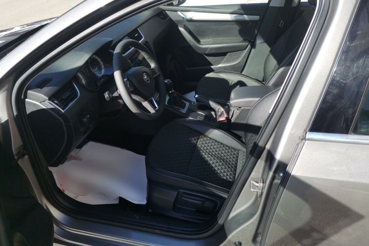 Used Skoda Octavia 2019 1.5L Automatic Smart Drive Luxury Edition China VI Standard