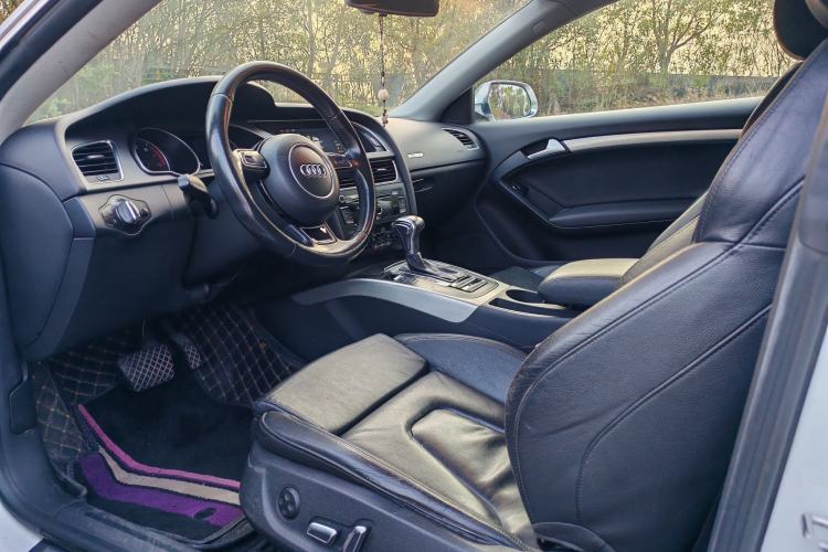 Used Audi A5 2014 Coupe 45 TFSI Interior 3