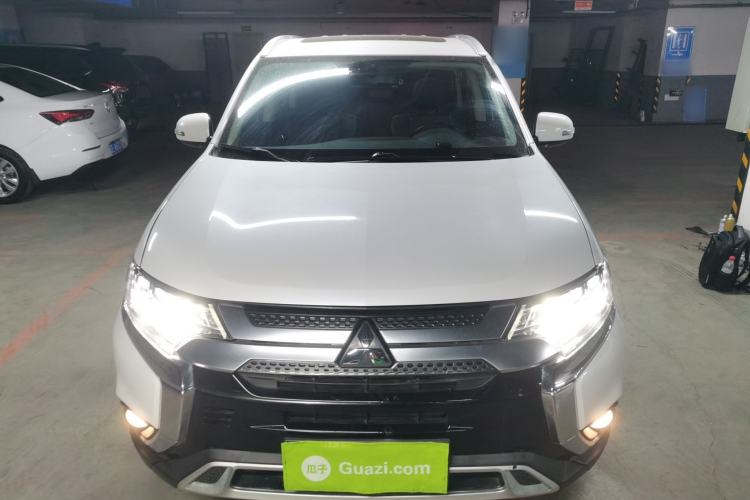 Used Mitsubishi Outlander 2019 2.4L 4x4 Zhi Xiang Edition 5 Seats China V Emission Standard

