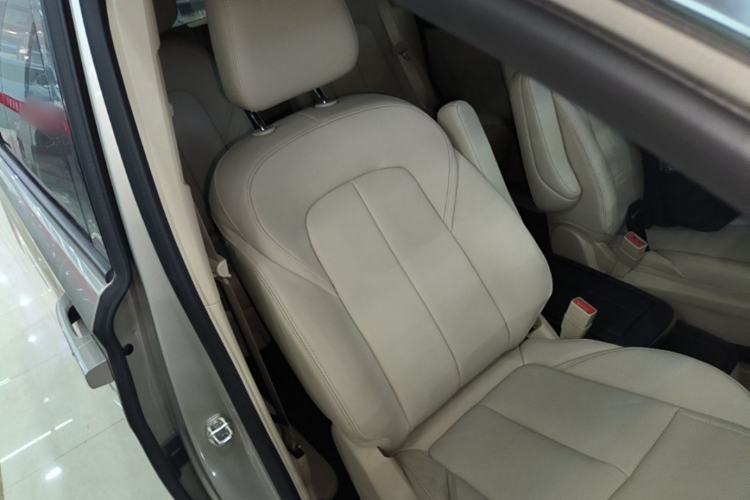 Used Buick GL8 2022 ES Landtrek 653T Luxury Edition Right Front Seat