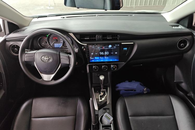 Used Toyota Corolla 2017 Revised Version 1.2T S-CVT GL Center Console