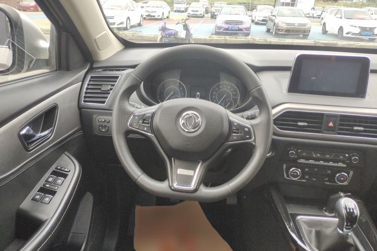 Used Dongfeng Fengon S560 2018 1.8L Manual Urban Model 7 Seats Steering Wheel