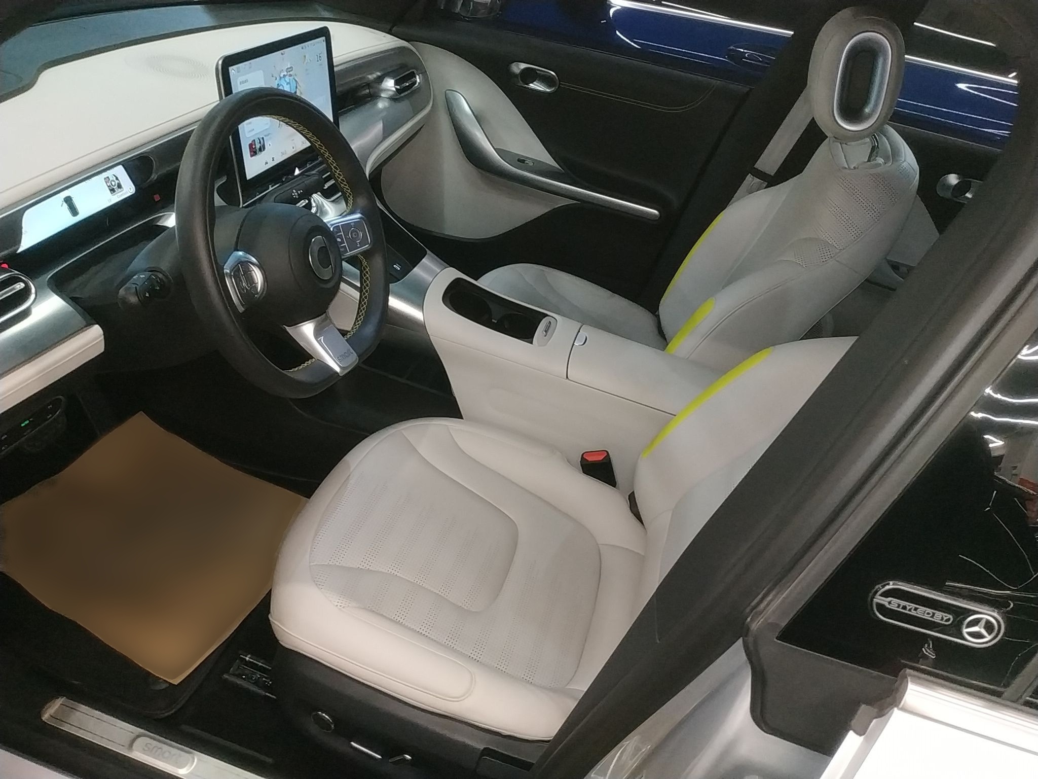 Переднее сиденье в автомобиле