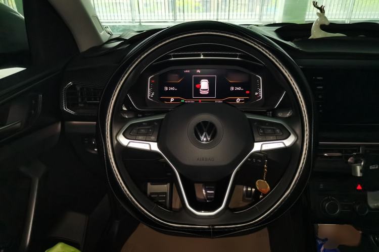 Used Volkswagen Tacqua 2020 280TSI DSG R-Line Steering Wheel