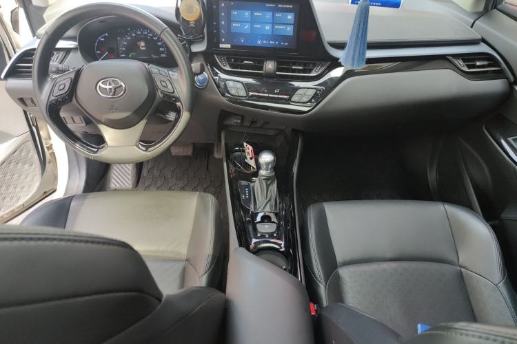 Used Toyota IZOA 2021 Dual-Motor 2.0L Yichi Edition Center Console