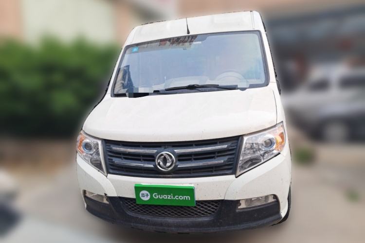Used Dongfeng Yufeng 2014 2.5T YuliBao Logistics Vehicle Standard Features Include Short Wheelbase with Mid-Roof ZD25