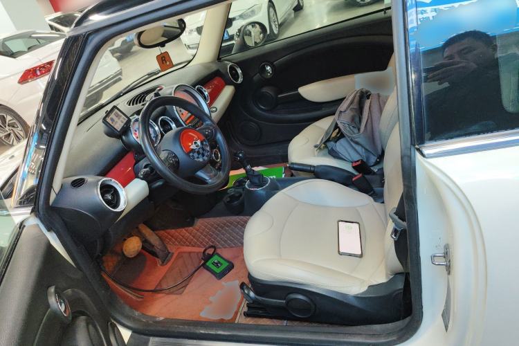 Used MINI MINI 2011 1.6L COOPER Fun