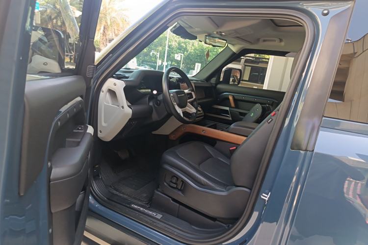 Used Land Rover Defender 2022 90 2.0T P300 X-DYNAMIC HSE Left Front Seat