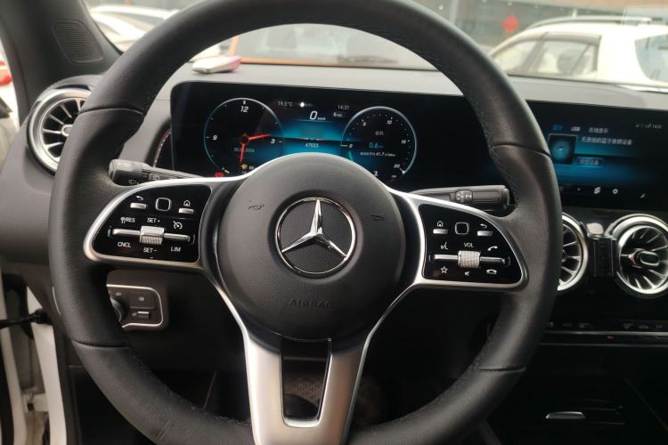 Used Mercedes-Benz GLB 2022 Updated GLB 200 Fashion Edition Steering Wheel
