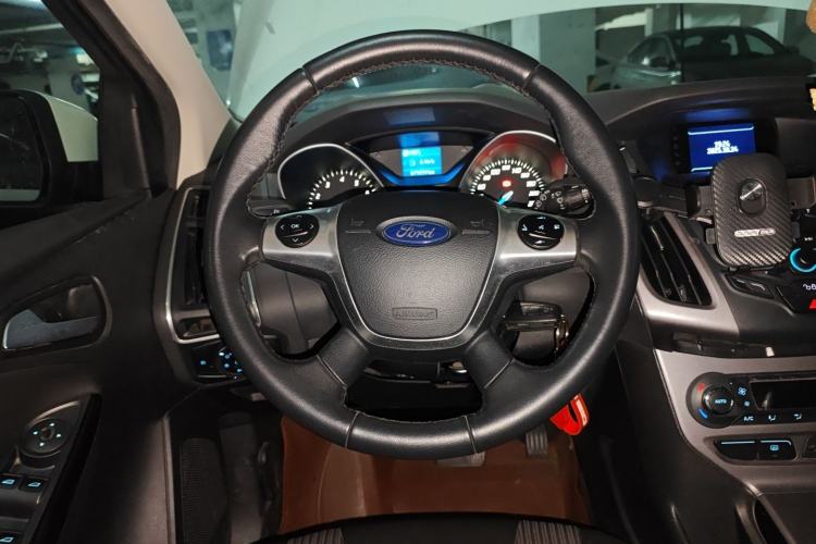 Used Ford Focus 2012 Hatchback 1.6L Automatic Fashion Edition Steering Wheel