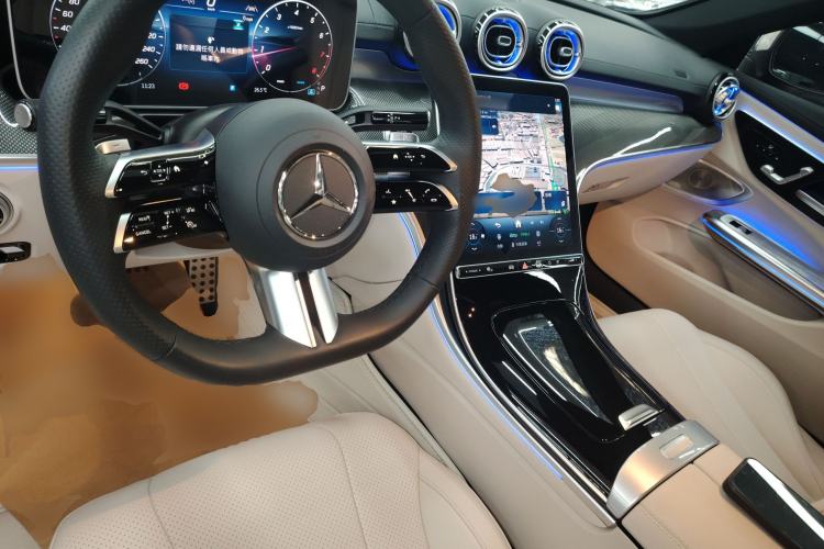 Used Mercedes-Benz CLE 2024 CLE 300 4MATIC Dynamic Coupe Center Console