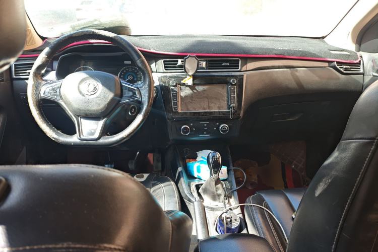 Used Dongfeng Fengon 580 2016 1.8L Manual Comfort Model Center Console