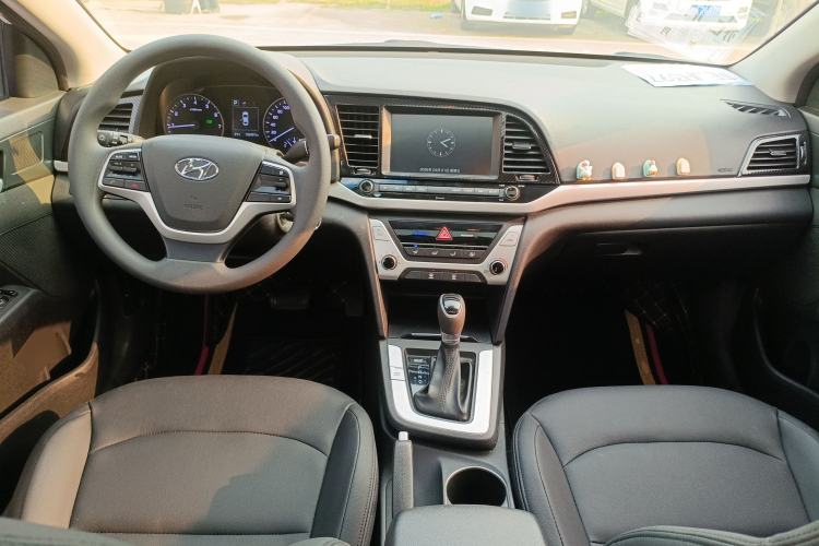 Used Hyundai Elantra (6th Generation / Lingdong) 2016 1.6L Automatic ZhiXuan – Elite Version Center Console