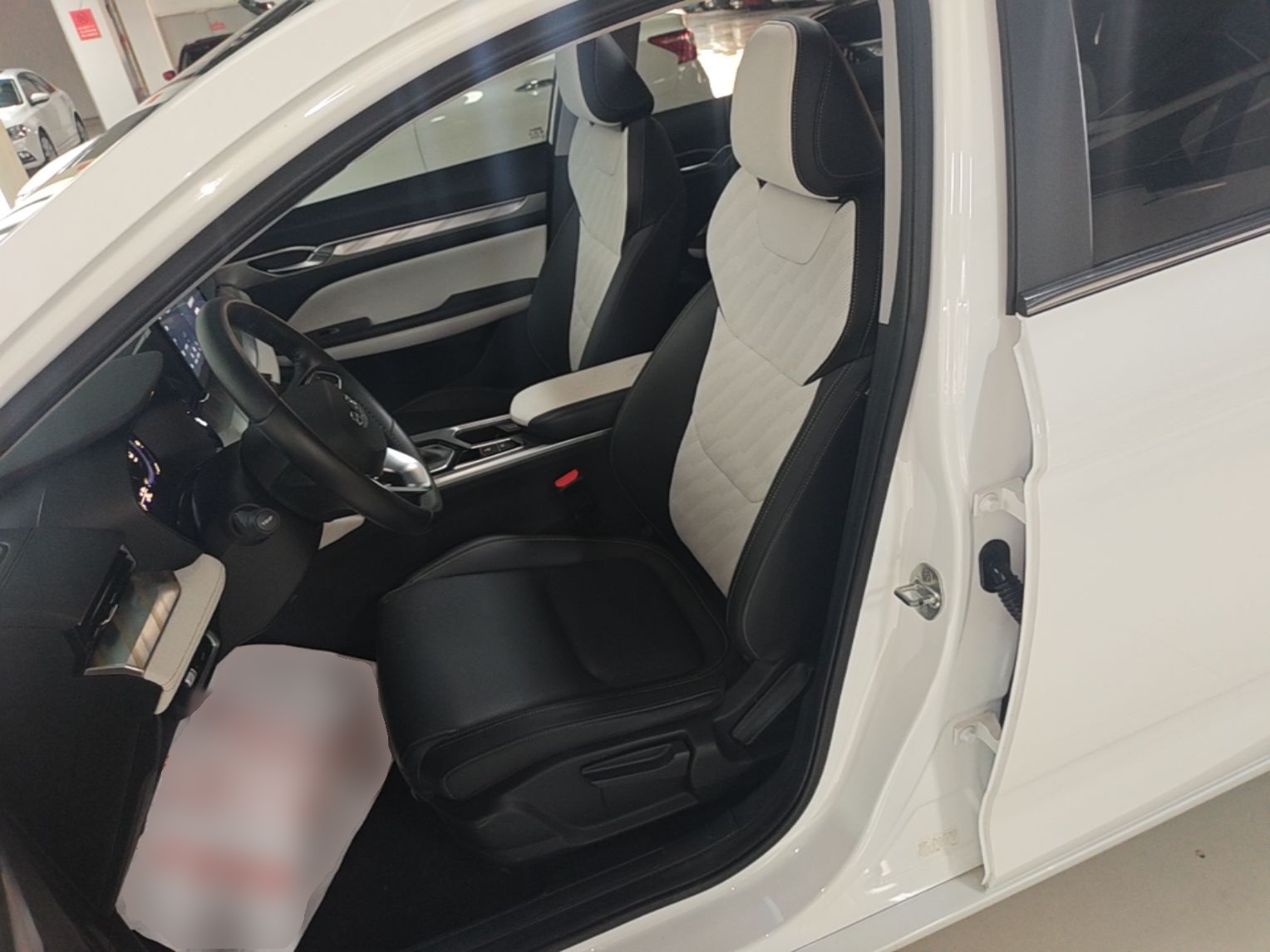 Geely Auto Emgrand L 2022 1.4T CVT Flagship Edition — снимка 17