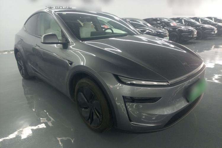 Used Tesla Model Y 2025 Rear-Wheel-Drive Version Front Right 45 Deg