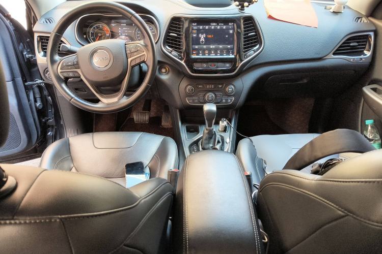 Used Jeep Cherokee 2019 2.0T 2WD Enjoyment Edition China V