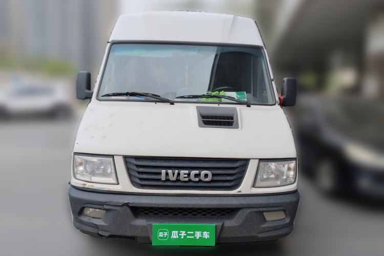 Used Iveco Daily 2020 2.5T A35 Passenger Van Single-Tire Mid-Roof Design 5-9 Seats China V Emission Standard
