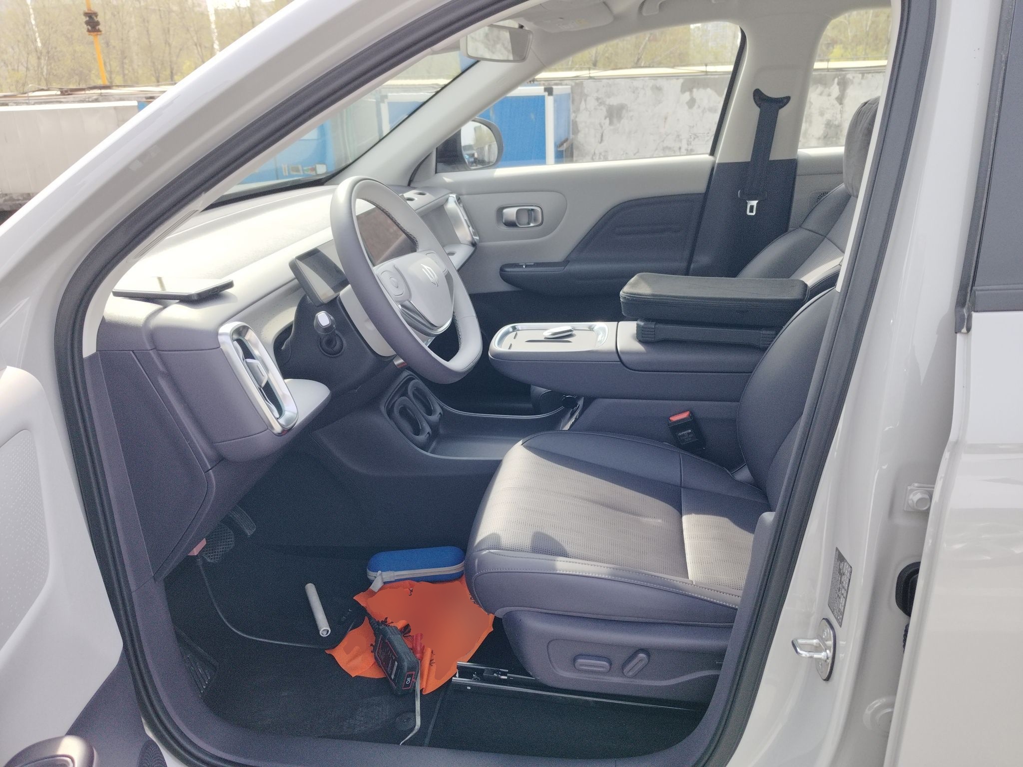 Переднее сиденье в автомобиле