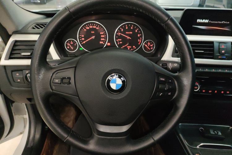 Used BMW 3 Series 2016 320i Fashion Model Steering Wheel