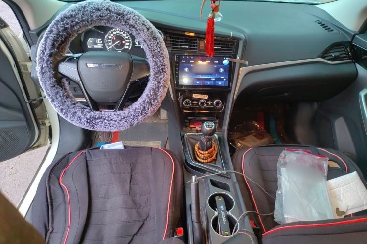 Used Venucia D60 2021 1.6L Entry Manual Comfort Edition Center Console