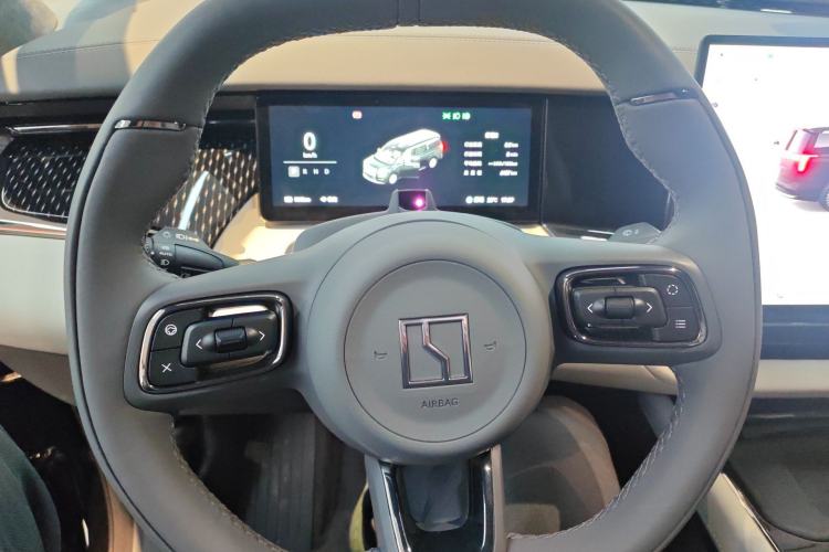 Used Zeekr 009 2024 Six-Seat Executive Version 4WD 108 kWh Steering Wheel