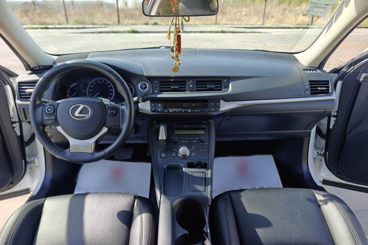 Used Lexus CT 2014 CT200h Elite Edition Monochrome Interior 4