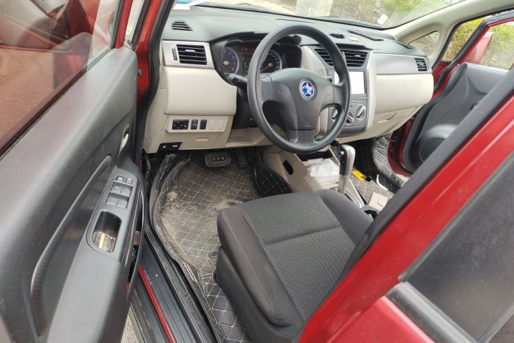 Used Venucia R50 2015 1.6L Automatic Fashion Edition
