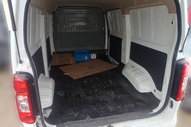 Used CHANGAN KAICHENG Ruixing EM60 2022 Pure Electric Van 4498 mm Long Flat Roof with Rear-Hinged Doors 2 Seats 60 kW 41.86 kWh
