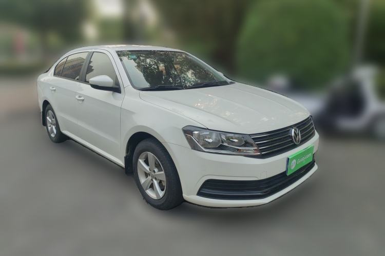 Used Volkswagen Lavida 2015 1.6L Manual Fashion Edition Front Right 45 Deg