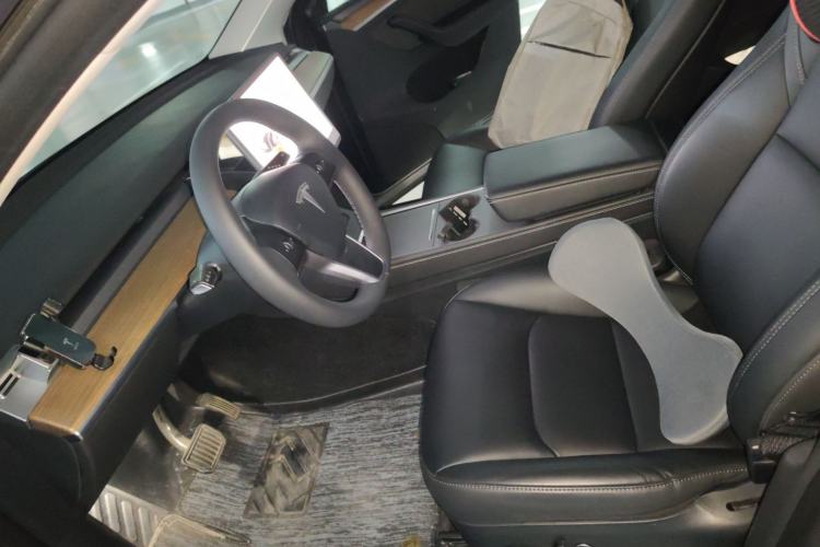 Used Tesla Model Y 2023 Rear-Wheel-Drive Version