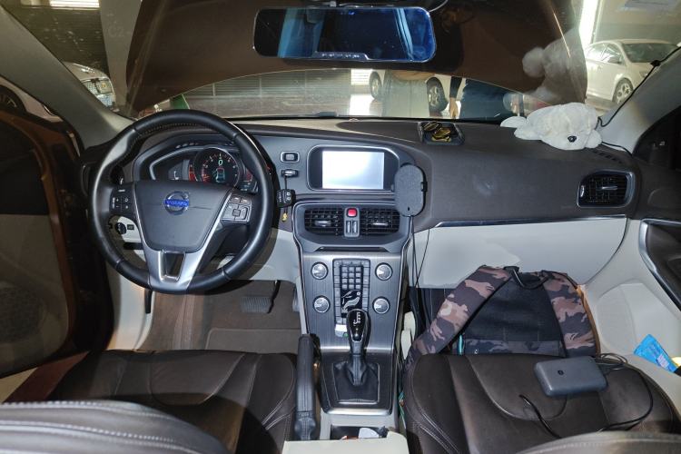 Used Volvo V40 2014 2.0T Zhiya Edition
