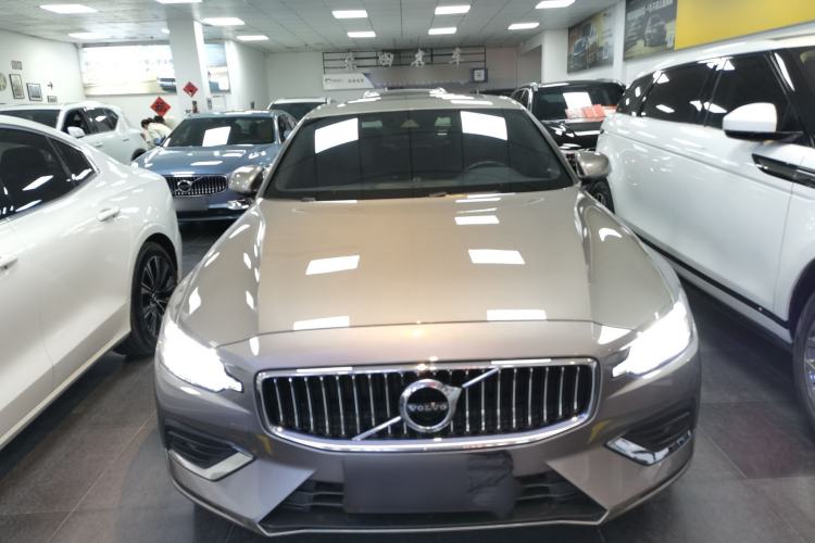 Used Volvo S60 2022 B4 Zhiyuan Luxury Edition
