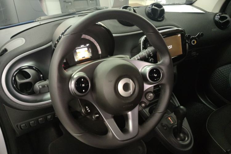 Used smart fortwo 2019 0.9T 66kW Hardtop Engine Version China VI Emission Standard
